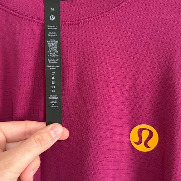 Lululemon License To Train Tee- Raspberry - Picture 2 of 3